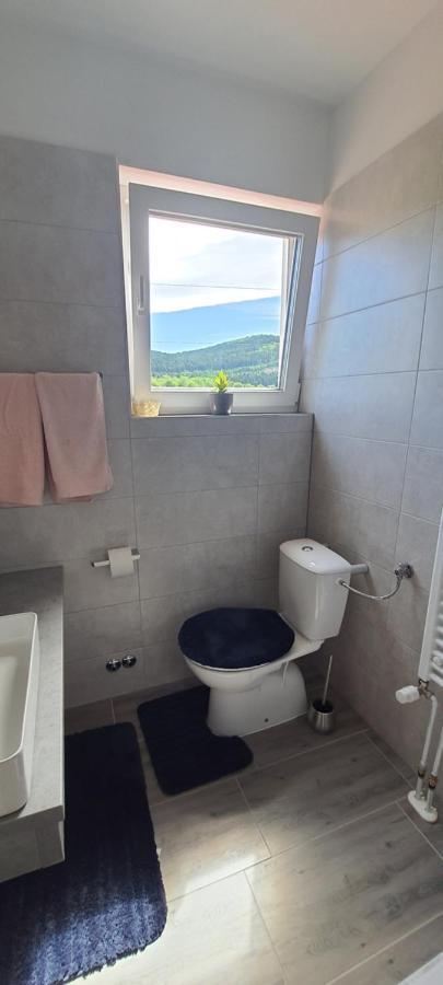 Apartmani Fenestra Tesla I Faust Otočac Exterior foto