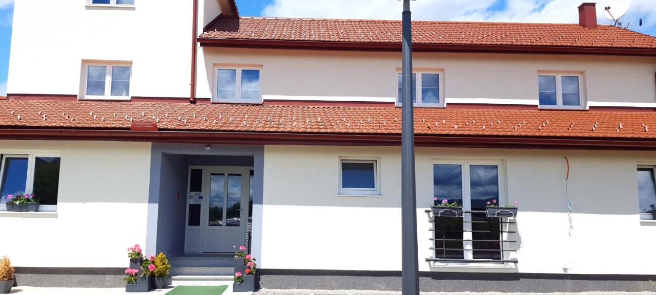 Apartmani Fenestra Tesla I Faust Otočac Exterior foto
