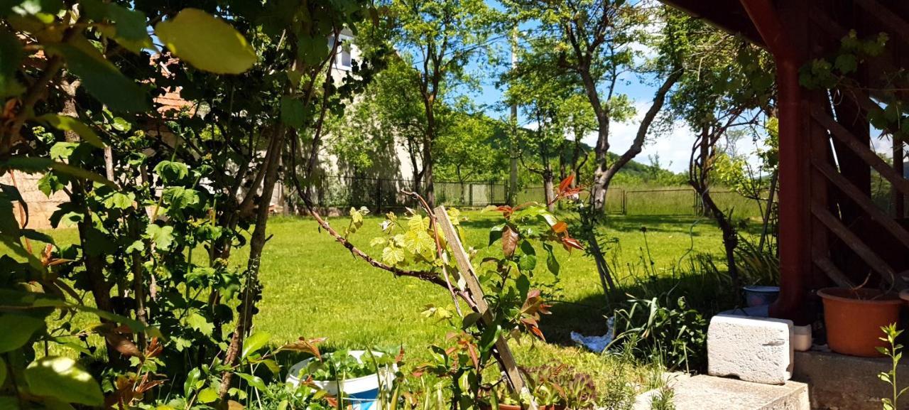 Apartmani Fenestra Tesla I Faust Otočac Exterior foto
