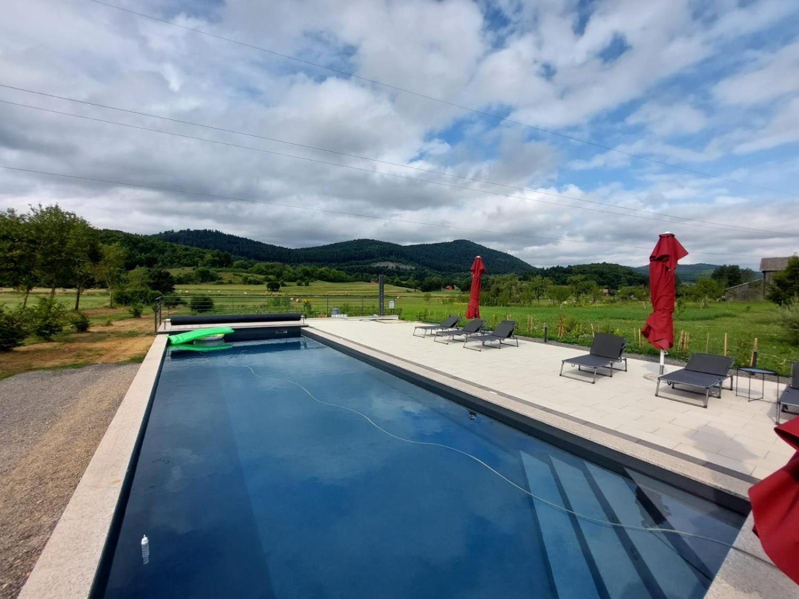 Apartmani Fenestra Tesla I Faust Otočac Exterior foto