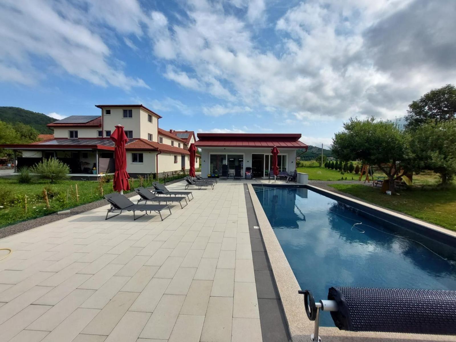 Apartmani Fenestra Tesla I Faust Otočac Exterior foto